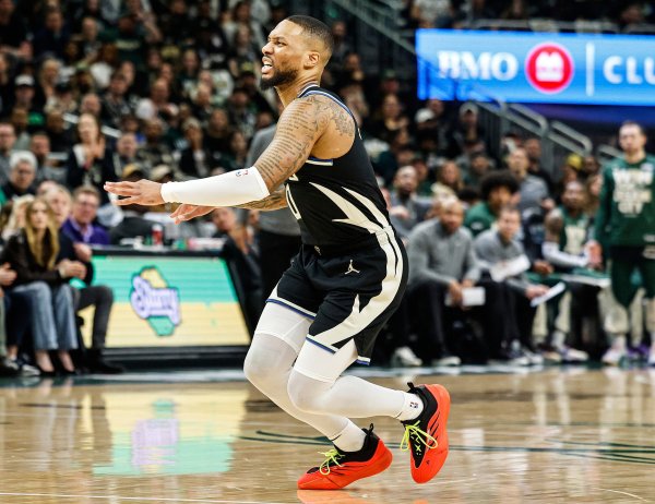 Bucks Snatch Lillard Dấu hiệu 